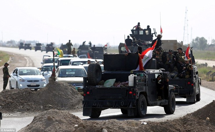 34BEAEE100000578-3615928-A_huge_Iraqi_security_forces_convoy_advabecs_on_the_road_toward_-a-11_1464592503915