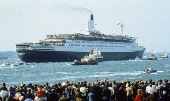 qe2-falklands-war.jpg